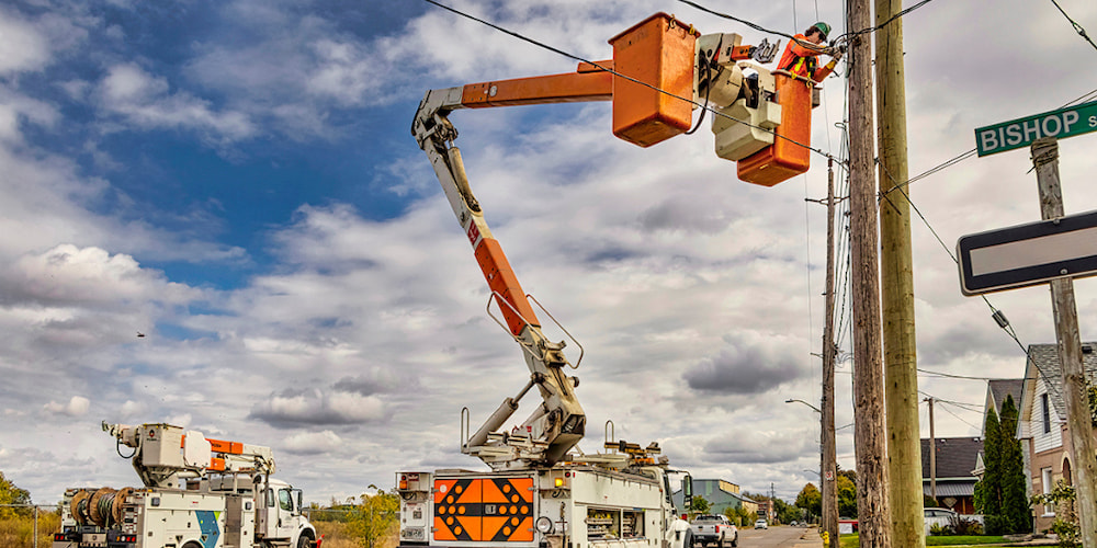 Lineman working on powerlines in a bucket truck